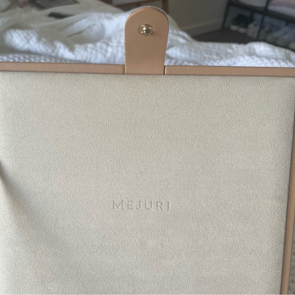 MEJURI Beige Grain Leather Jewelry Box - Picture 12 of 16